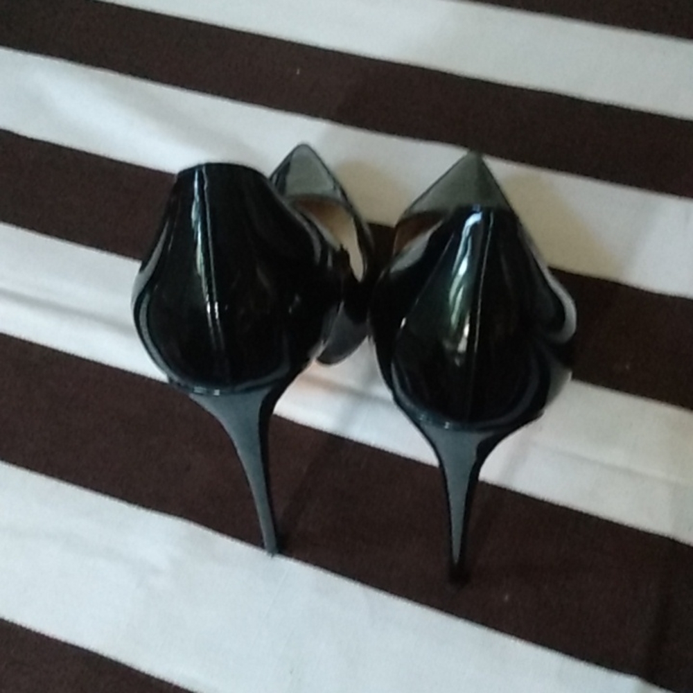 Shoes - Picture 5 of 8